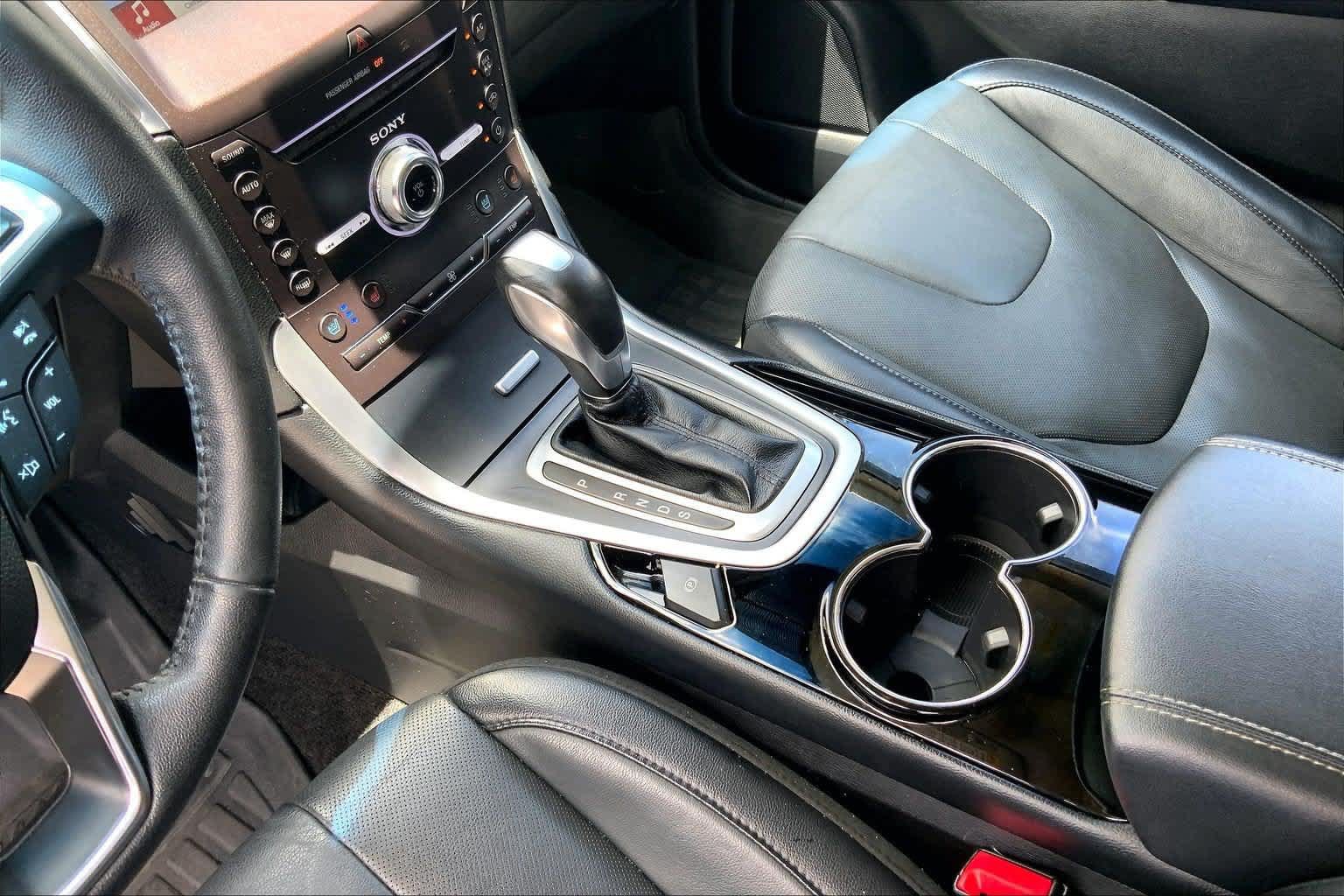 Used 2018 Ford Edge Titanium w/ Equipment Group 301A FWD image 16