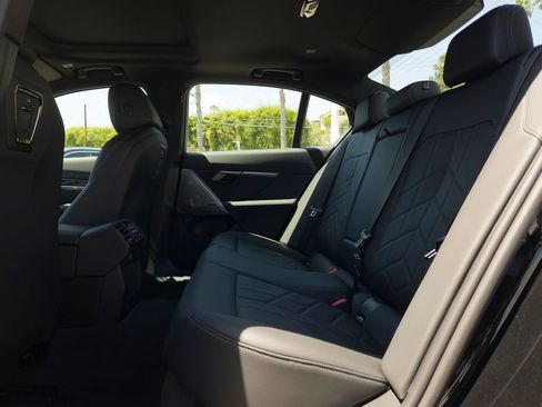 New 2027 BMW i5 eDrive40 w/ M Sport Package RWD image 8