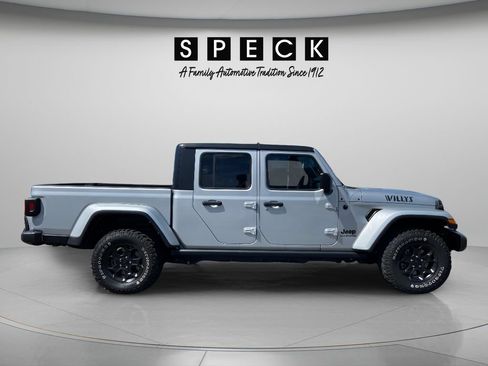 Used 2023 Jeep Gladiator Sport AWD/4WD image 2