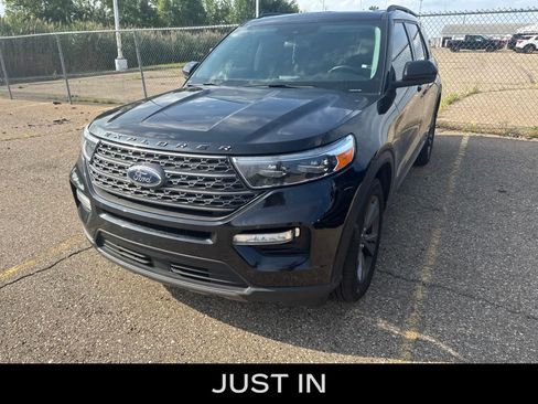 Used 2024 Ford Explorer XLT w/ Equipment Group 202A AWD/4WD image 1