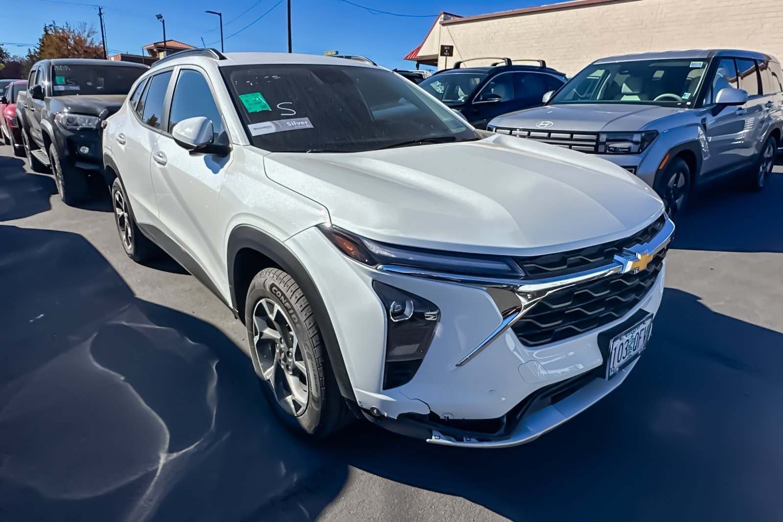 Used 2025 Chevrolet Trax LT w/ Driver Confidence Package FWD image 2