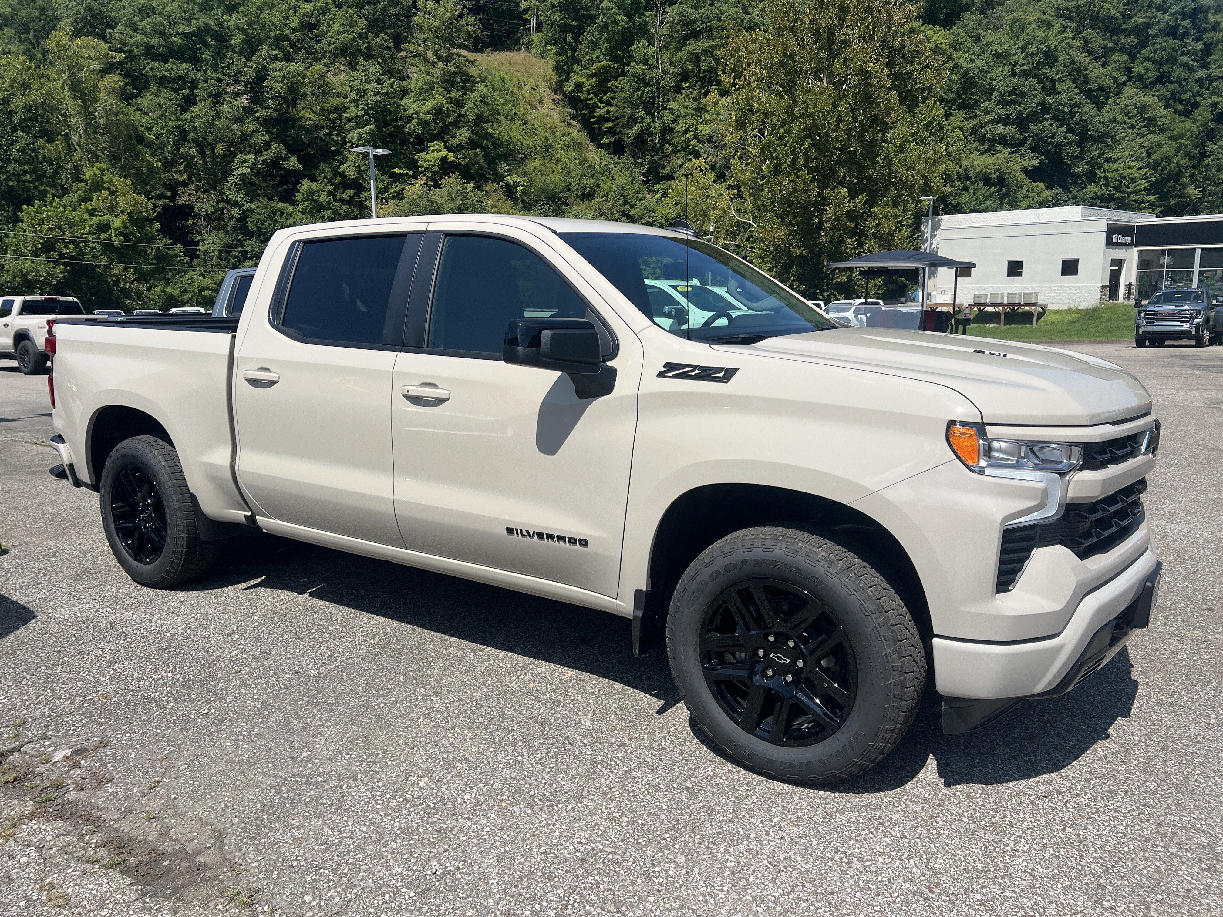 New 2026 Chevrolet Silverado 1500 RST w/ Z71 Off-Road Package AWD/4WD image 3