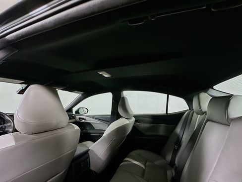 Used 2025 Toyota Camry SE image 13