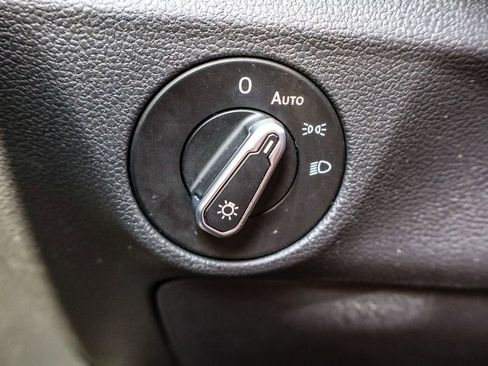 Used 2023 Volkswagen Jetta SE w/ Panoramic Sunroof Package image 22