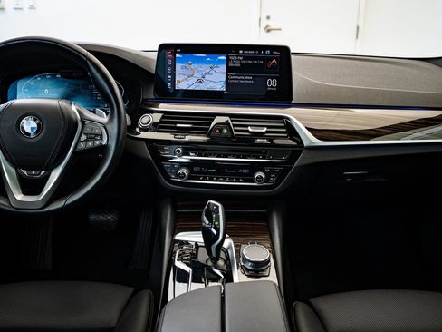 Used 2021 BMW 540i xDrive w/ Premium Package image 28