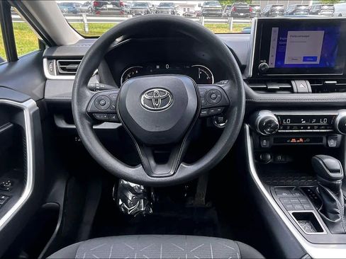 Used 2023 Toyota RAV4 XLE AWD/4WD image 6