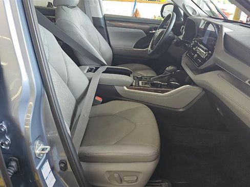 Used 2021 Toyota Highlander Platinum AWD/4WD image 9