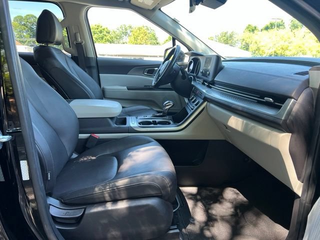 Used 2022 Kia Carnival LX FWD image 21