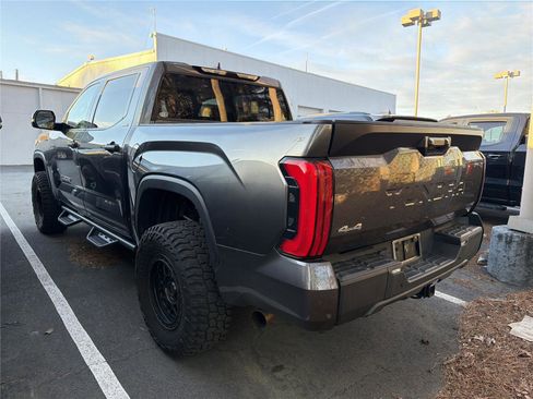 Used 2022 Toyota Tundra SR5 w/ SR5 Convenience Package image 5