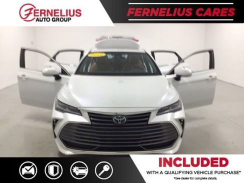 Used 2019 Toyota Avalon Limited image 9