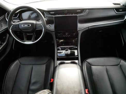 Used 2023 Jeep Grand Cherokee L Limited image 10