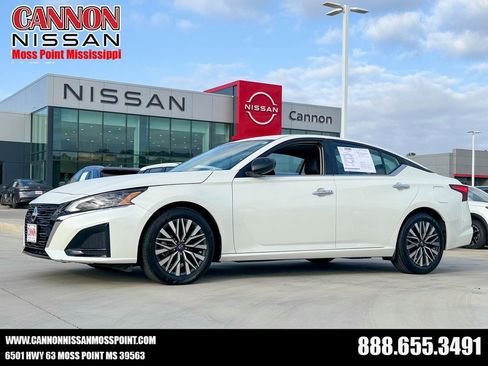 Used 2024 Nissan Altima 2.5 SV image 1