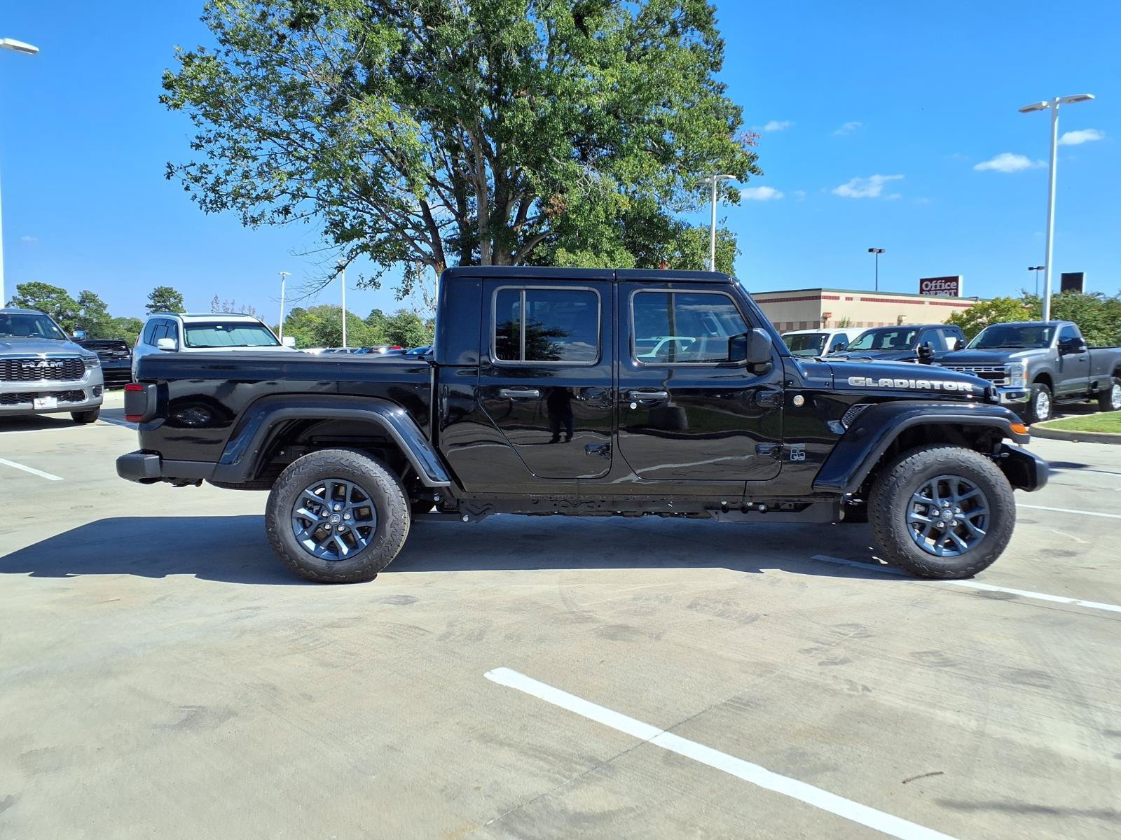 New 2026 Jeep Gladiator Sport AWD/4WD image 5