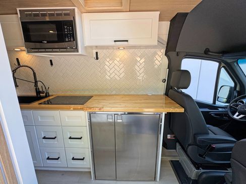 Used 2023 Mercedes-Benz Sprinter 2500 image 41