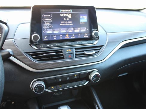 Used 2024 Nissan Altima 2.5 SV image 6