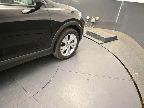 Used 2025 Buick Encore GX Preferred FWD image 21
