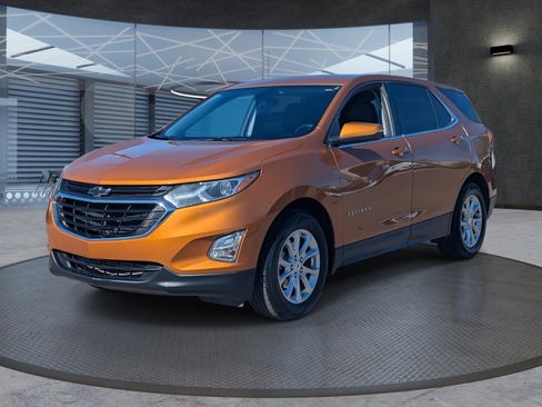 Used 2018 Chevrolet Equinox LT image 2