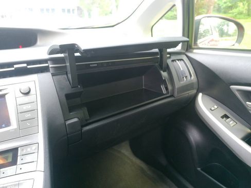 Used 2015 Toyota Prius Two FWD image 38