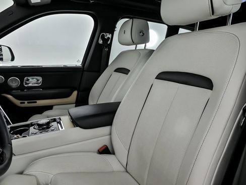Used 2019 Rolls-Royce Cullinan image 23