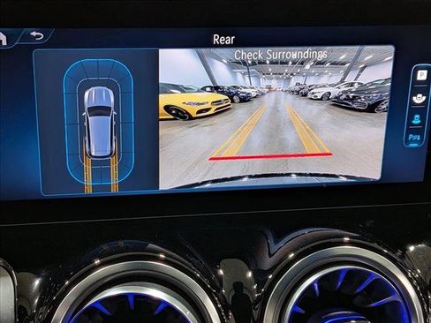 Used 2025 Mercedes-Benz GLB 250 GLB 250 image 13