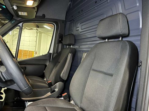 Used 2025 Mercedes-Benz Sprinter 2500 image 20