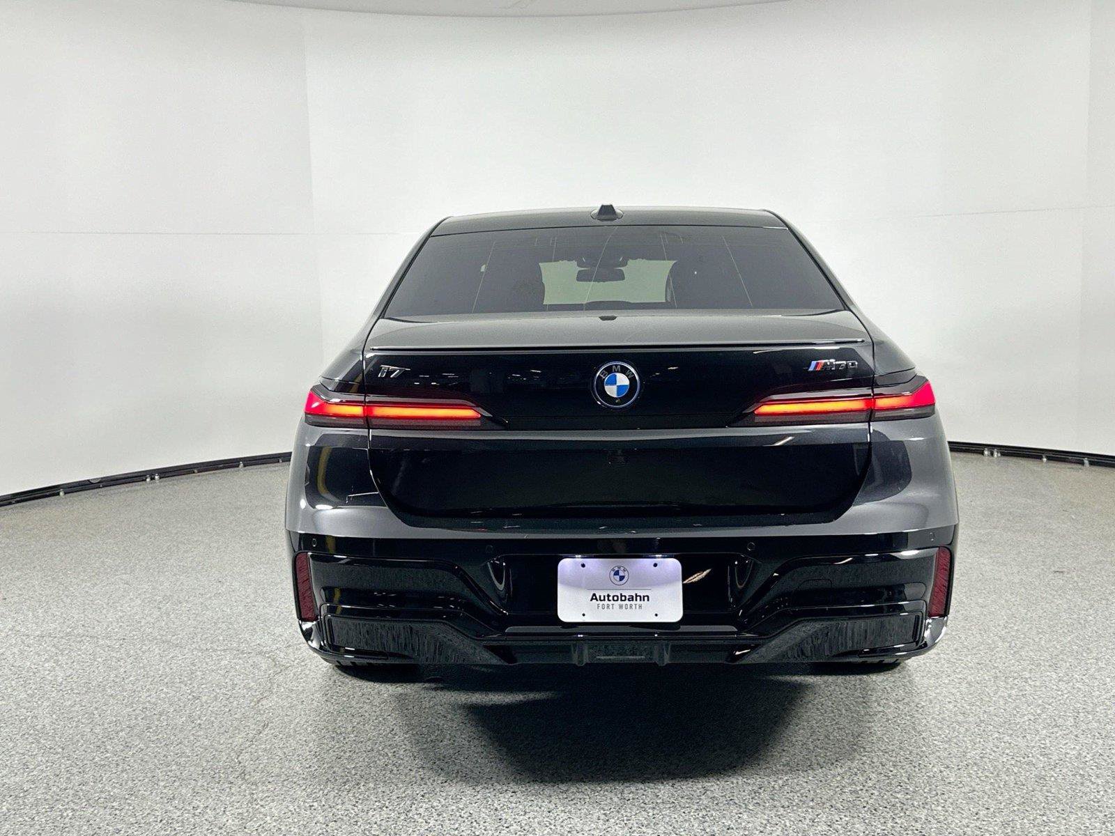 Used 2025 BMW i7 xDrive60 AWD/4WD image 5