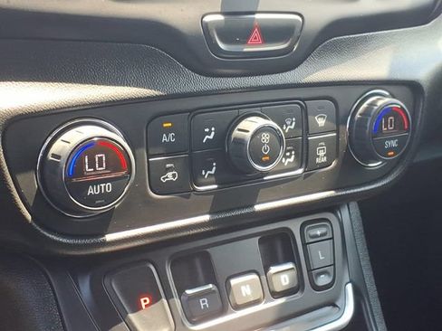 Used 2020 GMC Terrain SLE w/ Driver Convenience Package AWD/4WD image 25