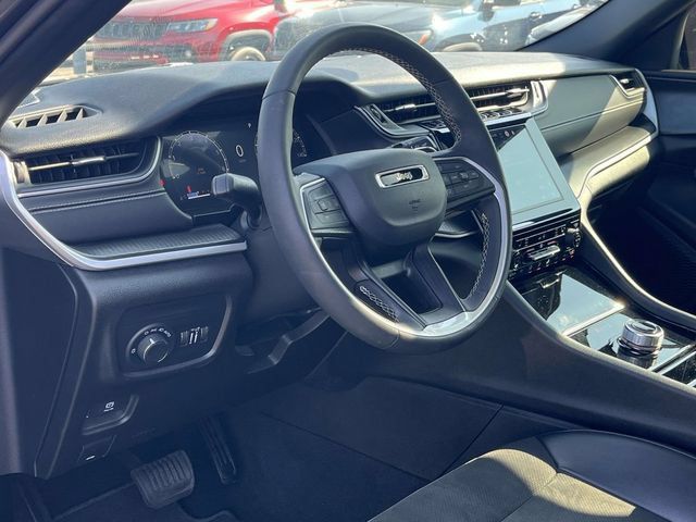 Used 2023 Jeep Grand Cherokee Altitude AWD/4WD image 12