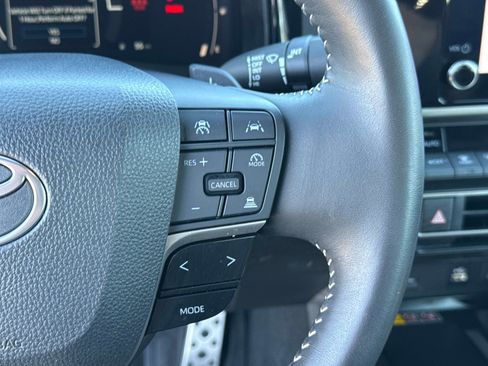 Used 2025 Toyota Camry SE image 29