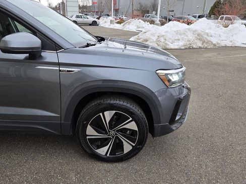 Used 2024 Volkswagen Taos SE image 15