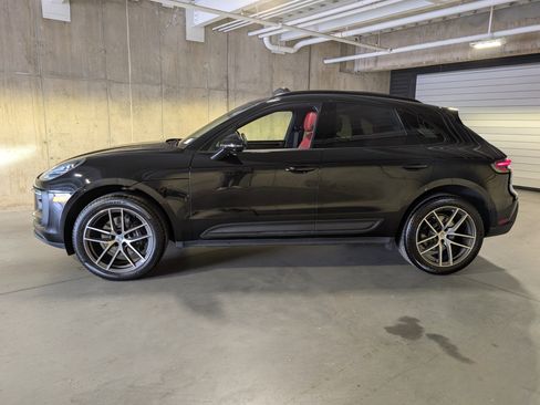 Used 2025 Porsche Macan image 2