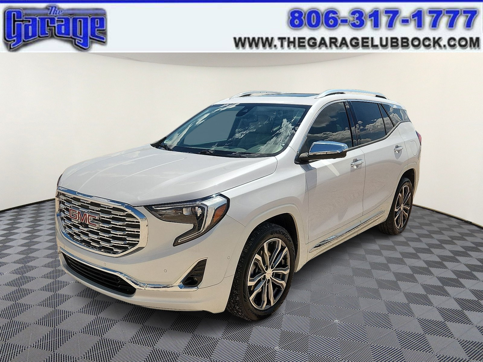 Used 2020 GMC Terrain Denali w/ Denali Premium Package FWD image 1