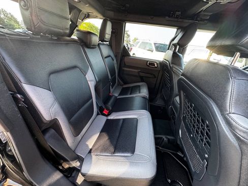 Used 2023 Ford Bronco Big Bend w/ Sasquatch Package AWD/4WD image 35