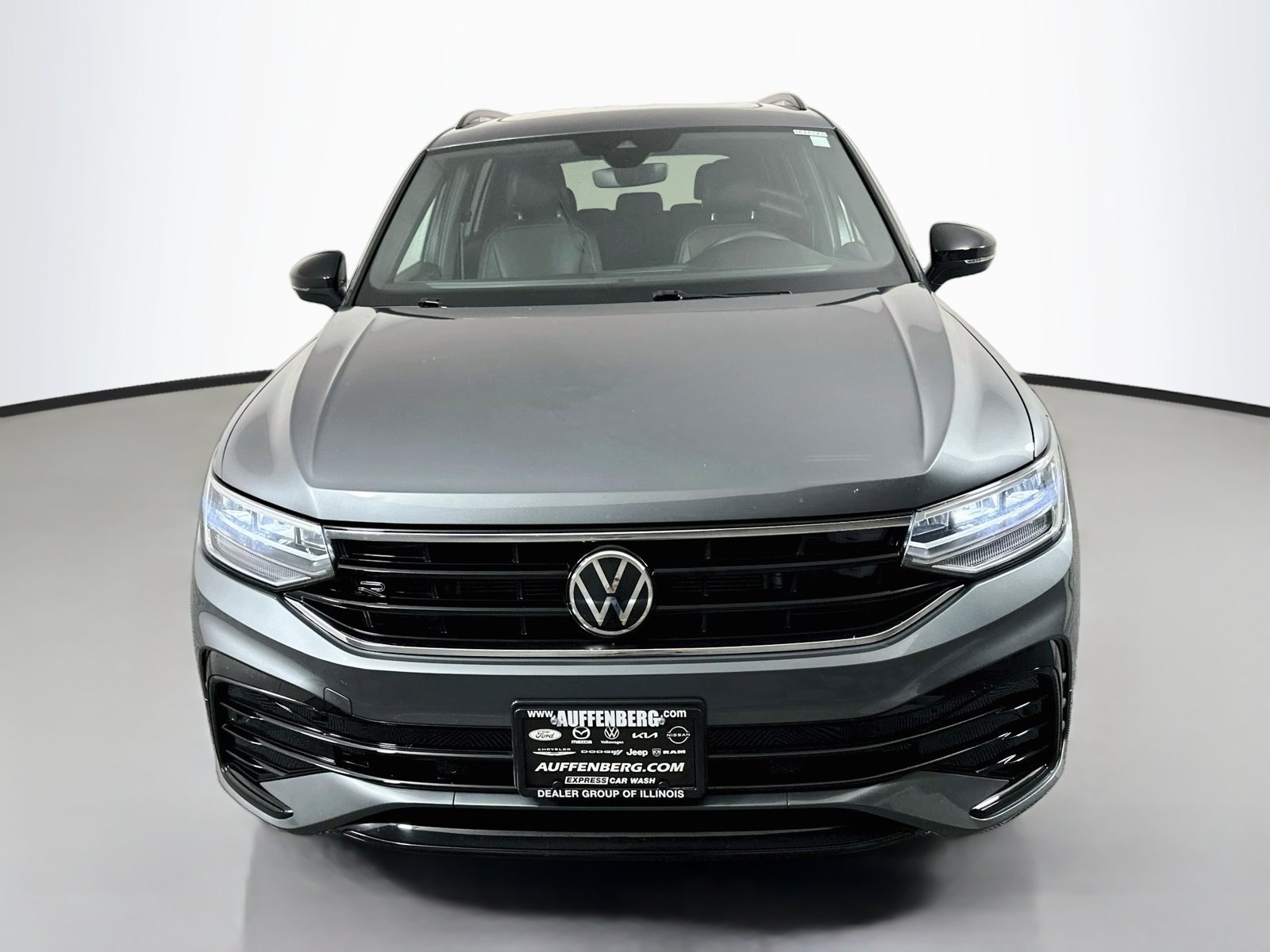 Used 2023 Volkswagen Tiguan SE R-Line FWD image 2