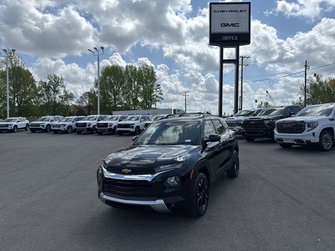 Used 2023 Chevrolet TrailBlazer LT w/ Convenience Package AWD/4WD image 1
