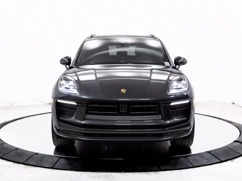 Certified 2025 Porsche Macan image 10