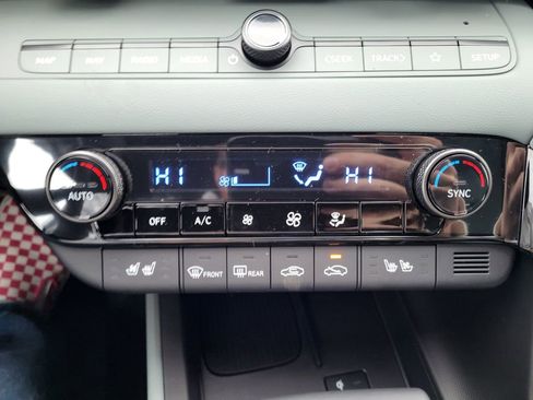 New 2025 Hyundai Elantra Limited image 27