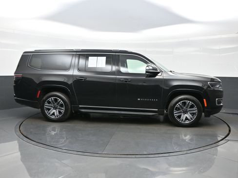 Used 2024 Jeep Wagoneer L Series II w/ Flexible Seating Group AWD/4WD image 7