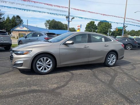 Used 2025 Chevrolet Malibu LT FWD image 4