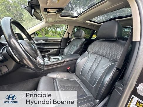 Used 2021 BMW 740i w/ Premium Package RWD image 15