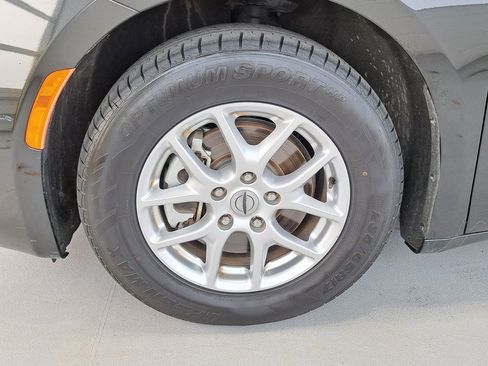 Used 2023 Chrysler Voyager LX image 35