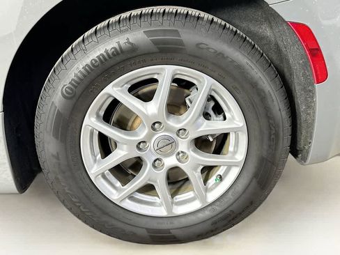 Used 2022 Chrysler Pacifica Touring-L image 7