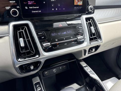 Used 2023 Kia Sorento SX AWD/4WD image 30