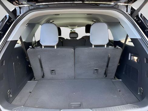 Used 2022 Ford Explorer XLT w/ Equipment Group 202A AWD/4WD image 7