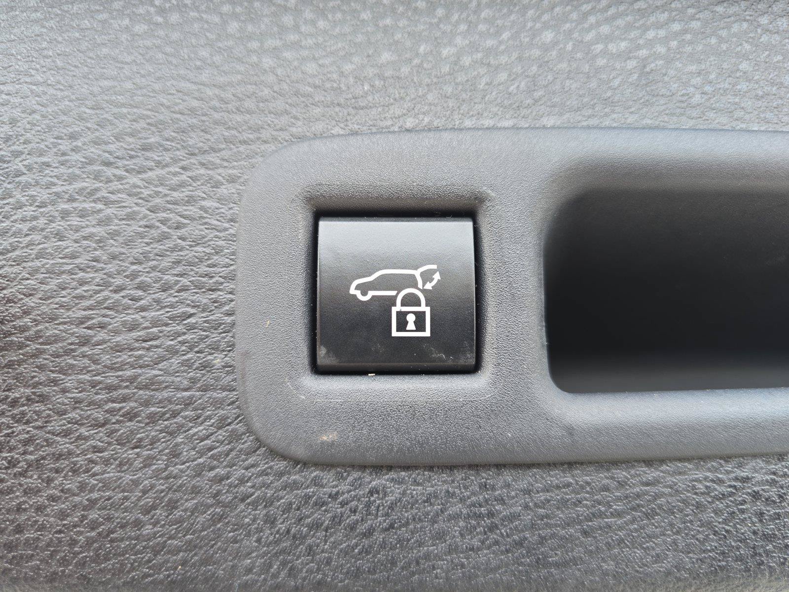 Used 2025 Toyota Sienna Platinum AWD/4WD image 30