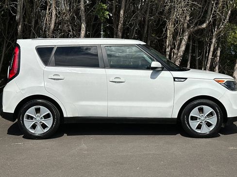 Used 2015 Kia Soul FWD image 3