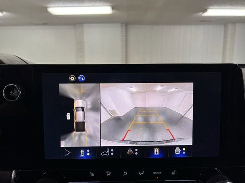 Used 2025 Chevrolet Colorado Trail Boss AWD/4WD image 15