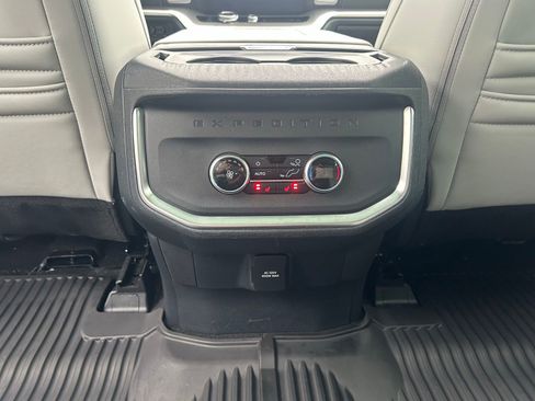 Used 2025 Ford Expedition Max Platinum AWD/4WD image 29