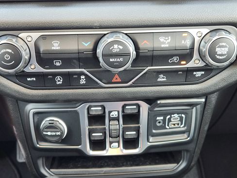 New 2025 Jeep Gladiator Nighthawk image 14