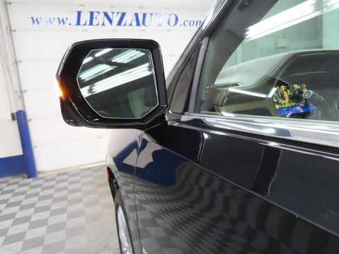 Used 2024 Chevrolet Suburban High Country image 74